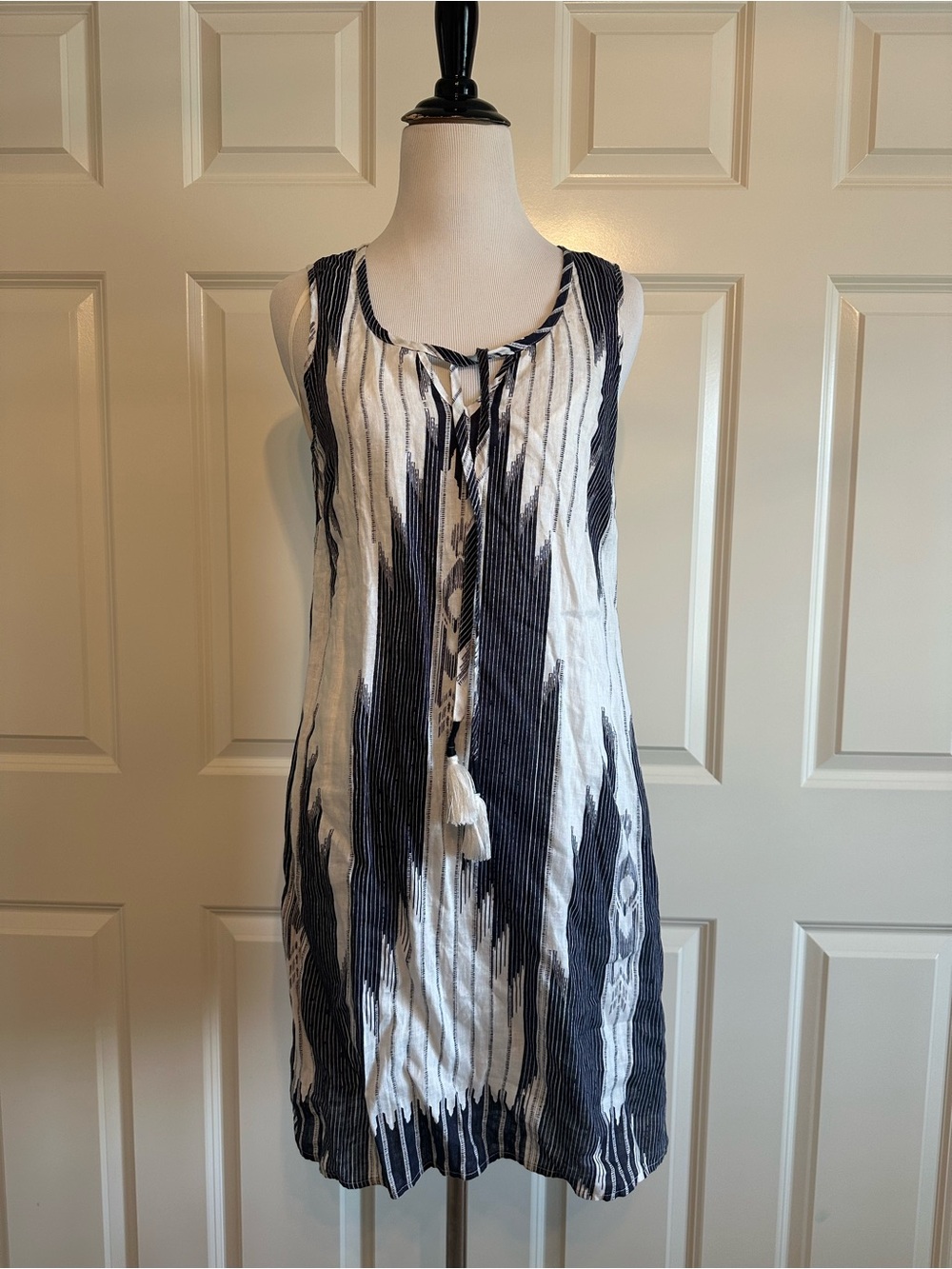 Linen Cynthia Rowley Sleeveless Navy and White Tie-Front Dress